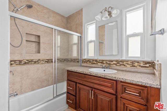 8521 Saturn Street, Los Angeles, CA 90035