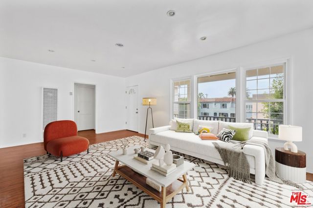 8521 Saturn Street, Los Angeles, CA 90035