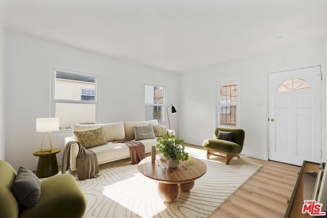 8521 Saturn Street, Los Angeles, CA 90035