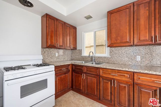 8521 Saturn Street, Los Angeles, CA 90035