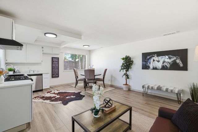 9475 Fort Worth Way, Sacramento, CA 95827