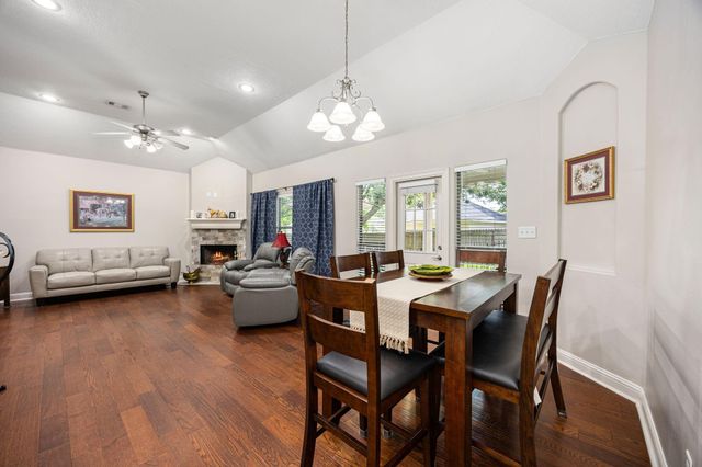 3803 Autumn Wood, Montgomery, TX 77356