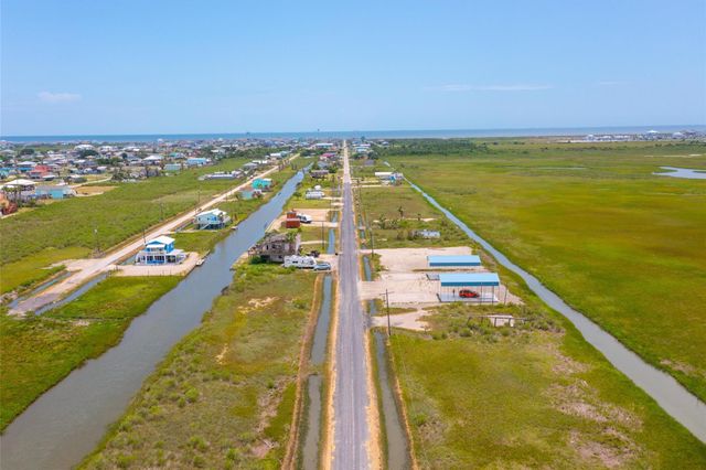 1272 N Tinkle Lane, Crystal Beach, TX 77650