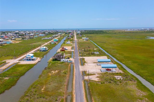 1272 N Tinkle Lane, Crystal Beach, TX 77650