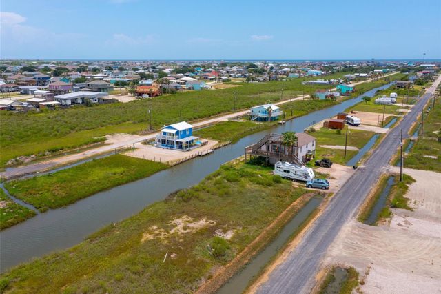 1272 N Tinkle Lane, Crystal Beach, TX 77650