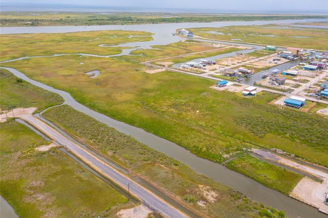 1272 N Tinkle Lane, Crystal Beach, TX 77650