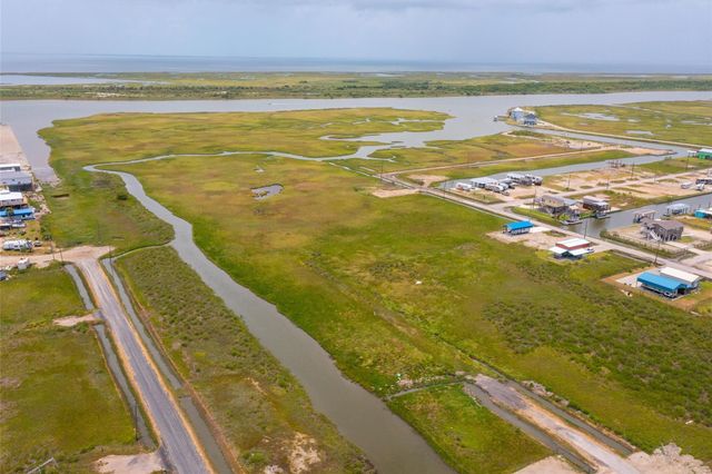 1272 N Tinkle Lane, Crystal Beach, TX 77650