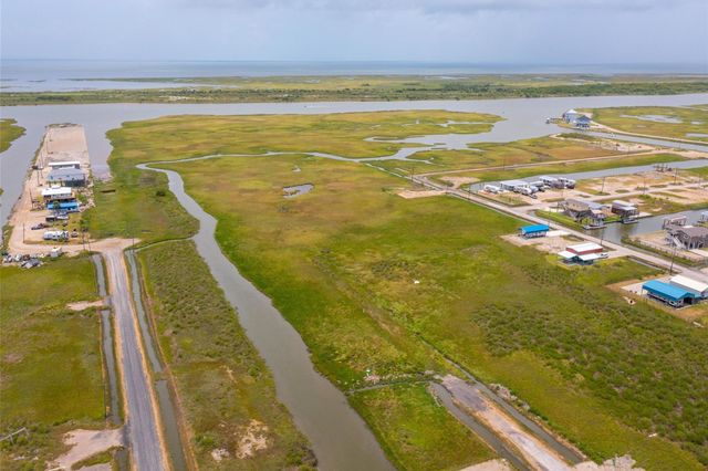 1272 N Tinkle Lane, Crystal Beach, TX 77650