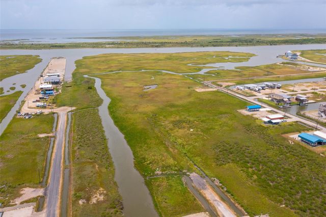 1272 N Tinkle Lane, Crystal Beach, TX 77650