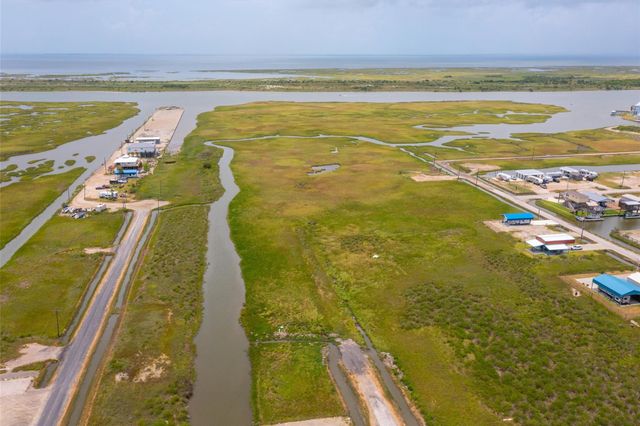 1272 N Tinkle Lane, Crystal Beach, TX 77650