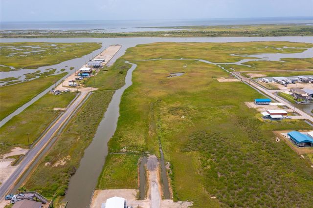 1272 N Tinkle Lane, Crystal Beach, TX 77650