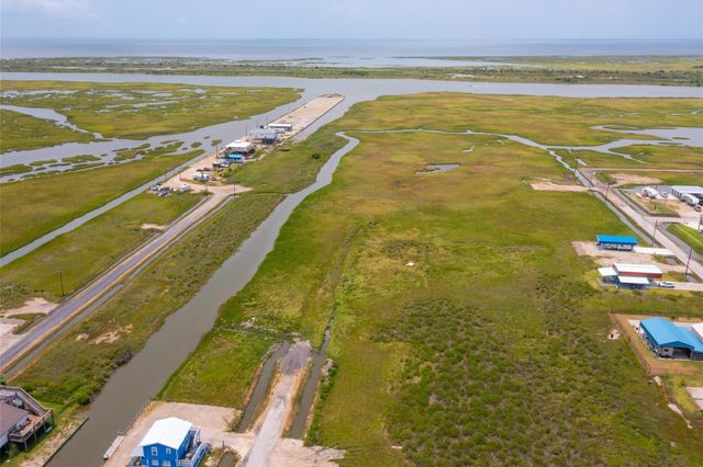 1272 N Tinkle Lane, Crystal Beach, TX 77650