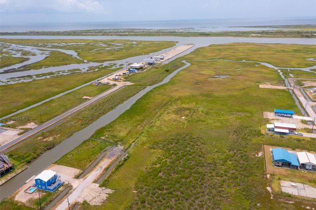 1272 N Tinkle Lane, Crystal Beach, TX 77650