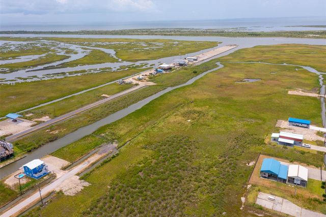 1272 N Tinkle Lane, Crystal Beach, TX 77650