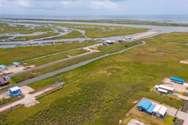 1272 N Tinkle Lane, Crystal Beach, TX 77650