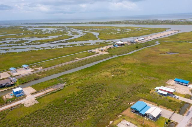 1272 N Tinkle Lane, Crystal Beach, TX 77650