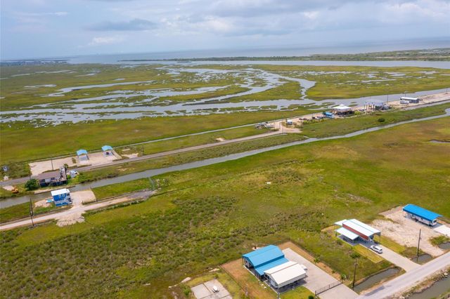 1272 N Tinkle Lane, Crystal Beach, TX 77650