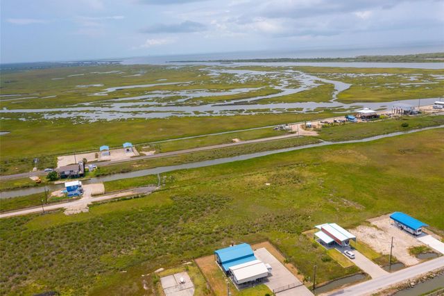 1272 N Tinkle Lane, Crystal Beach, TX 77650