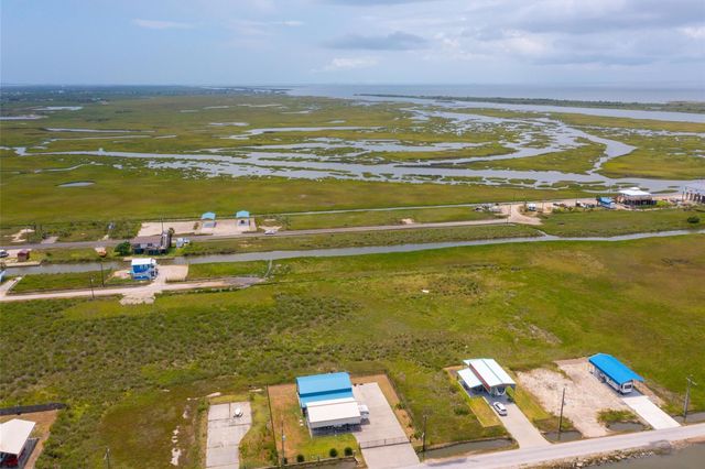 1272 N Tinkle Lane, Crystal Beach, TX 77650