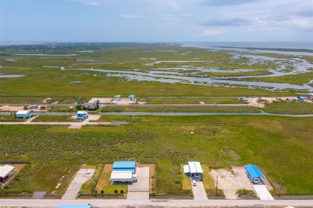 1272 N Tinkle Lane, Crystal Beach, TX 77650