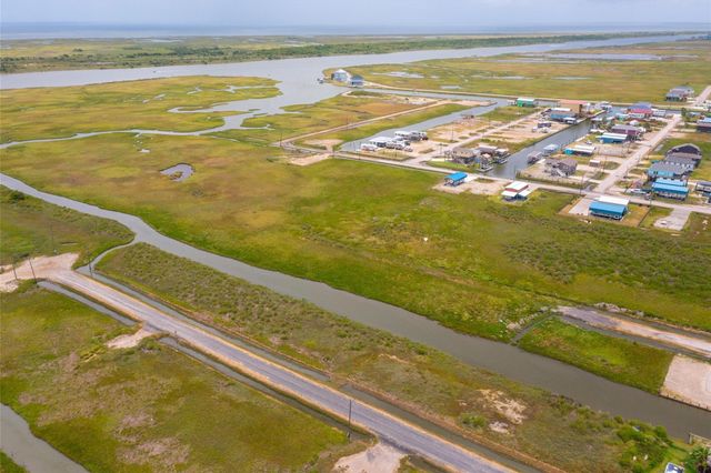 1272 N Tinkle Lane, Crystal Beach, TX 77650