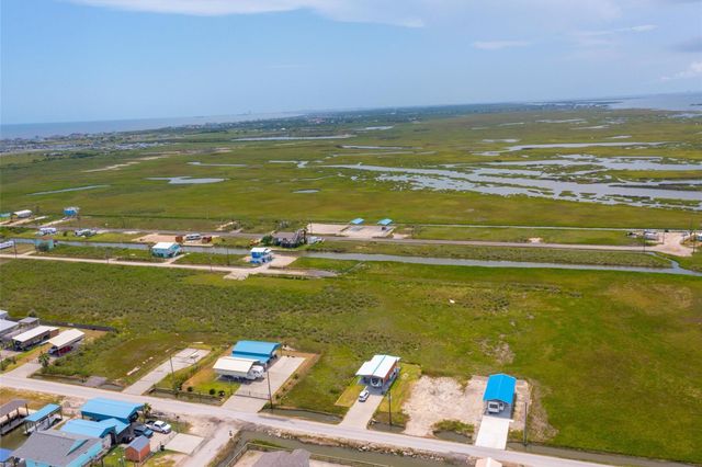 1272 N Tinkle Lane, Crystal Beach, TX 77650