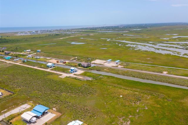 1272 N Tinkle Lane, Crystal Beach, TX 77650