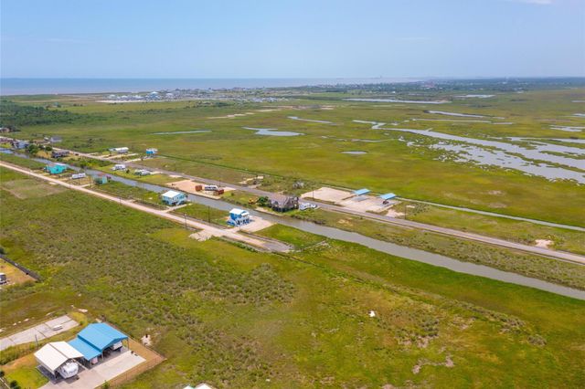 1272 N Tinkle Lane, Crystal Beach, TX 77650