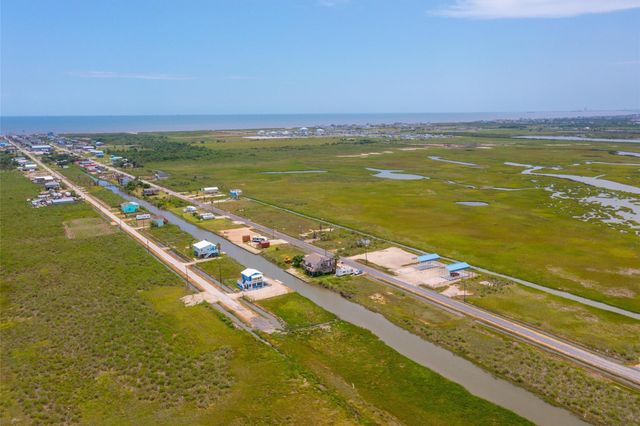 1272 N Tinkle Lane, Crystal Beach, TX 77650
