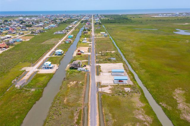 1272 N Tinkle Lane, Crystal Beach, TX 77650