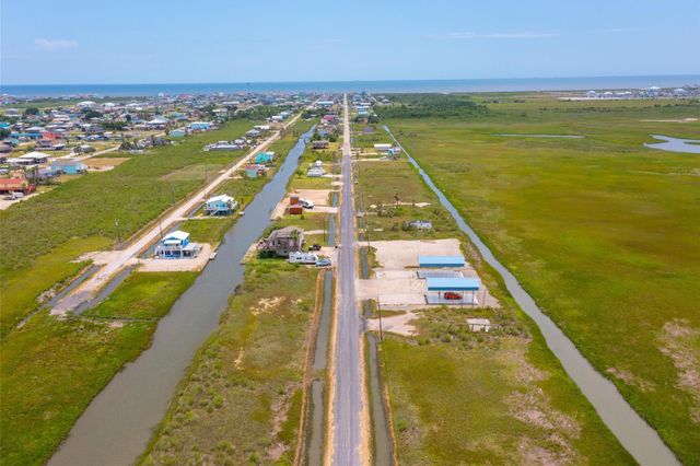 1272 N Tinkle Lane, Crystal Beach, TX 77650