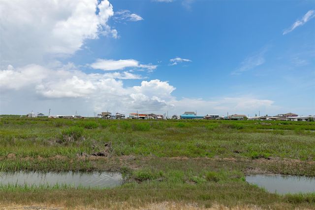 1272 N Tinkle Lane, Crystal Beach, TX 77650