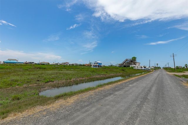 1272 N Tinkle Lane, Crystal Beach, TX 77650