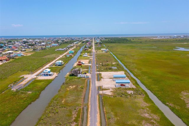 1272 N Tinkle Lane, Crystal Beach, TX 77650