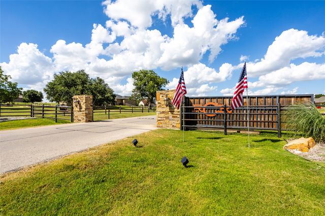 505 Acorn Trail, Granbury, TX 76049