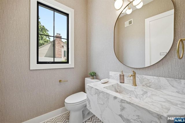 21 Kilmer Drive, Millburn, NJ 07078