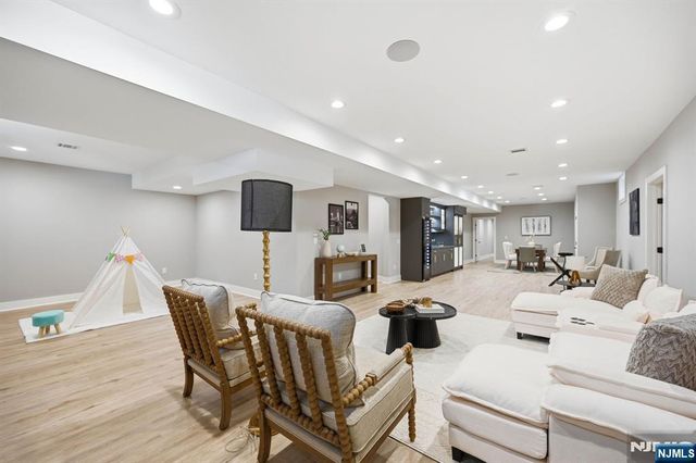 21 Kilmer Drive, Millburn, NJ 07078
