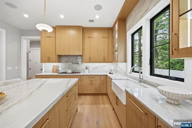 21 Kilmer Drive, Millburn, NJ 07078