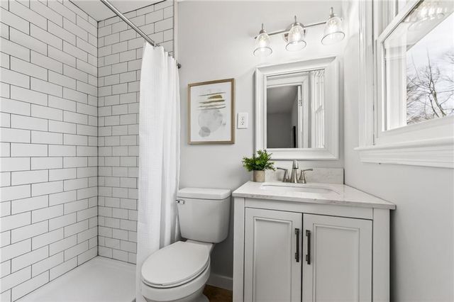 13321 Applewood Drive, Grandview, MO 64030