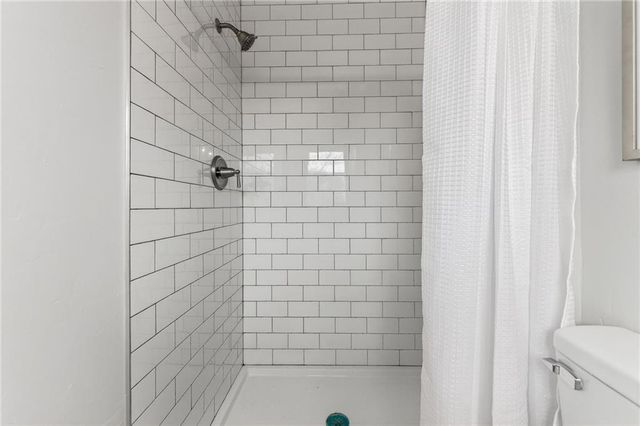 13321 Applewood Drive, Grandview, MO 64030