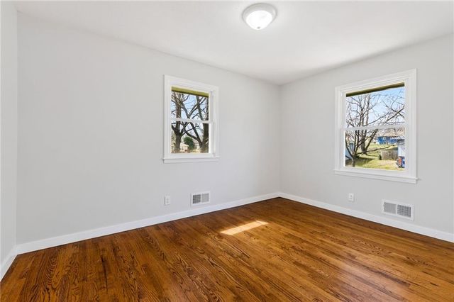 13321 Applewood Drive, Grandview, MO 64030