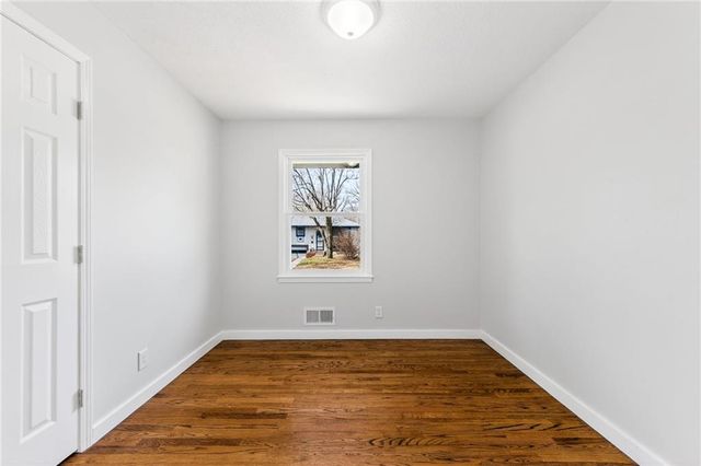 13321 Applewood Drive, Grandview, MO 64030