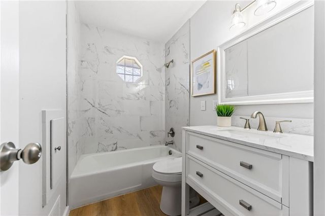 13321 Applewood Drive, Grandview, MO 64030