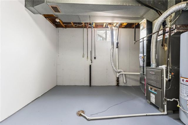 13321 Applewood Drive, Grandview, MO 64030