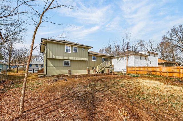 13321 Applewood Drive, Grandview, MO 64030