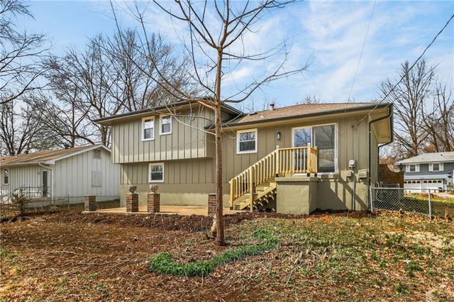 13321 Applewood Drive, Grandview, MO 64030