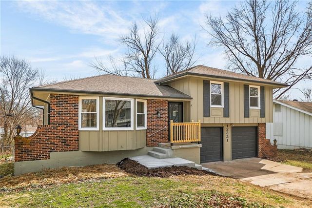 13321 Applewood Drive, Grandview, MO 64030