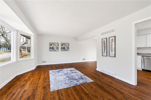 13321 Applewood Drive, Grandview, MO 64030