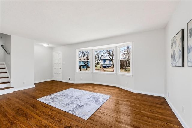 13321 Applewood Drive, Grandview, MO 64030