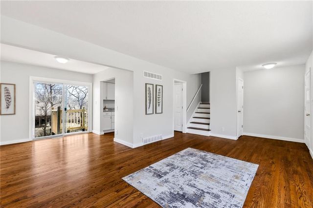 13321 Applewood Drive, Grandview, MO 64030